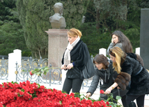 Azerbaijani public visits Alley of Honor to commemorate 12th death anniversary of Heydar Aliyev. Azerbaijan, Dec.12, 2015